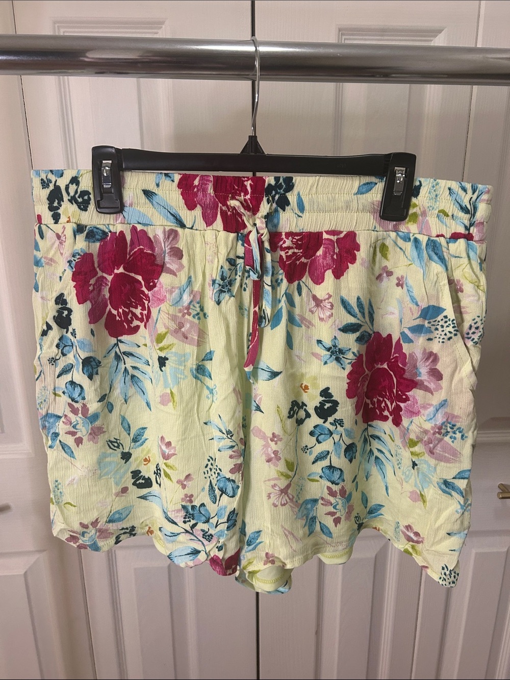 NWT. Torrid Floral Flowy Pull On Gauze Short SZ 0/L/12